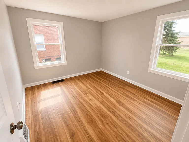 525 E 222nd St #2 — Photo 7