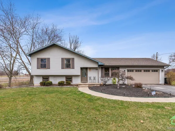 504 E Erie Rd, Temperance, MI 48182