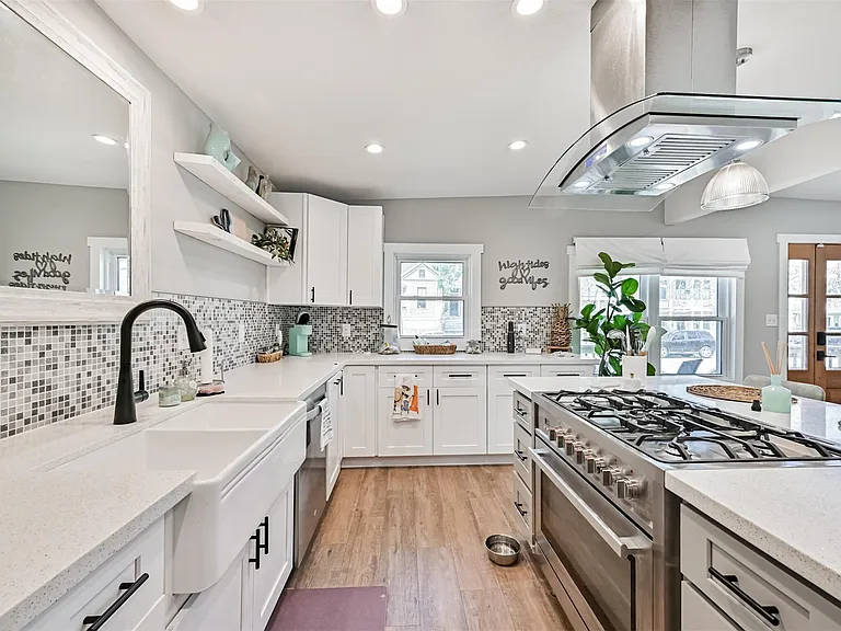 1615 Avenue L — Photo 8