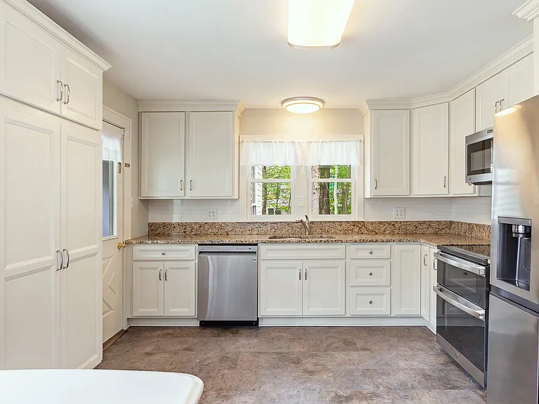 253 Thomas Rd — Photo 14