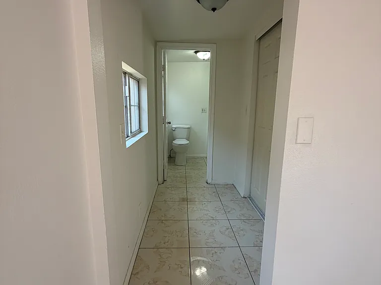 10933 Sampson Ave — Photo 5