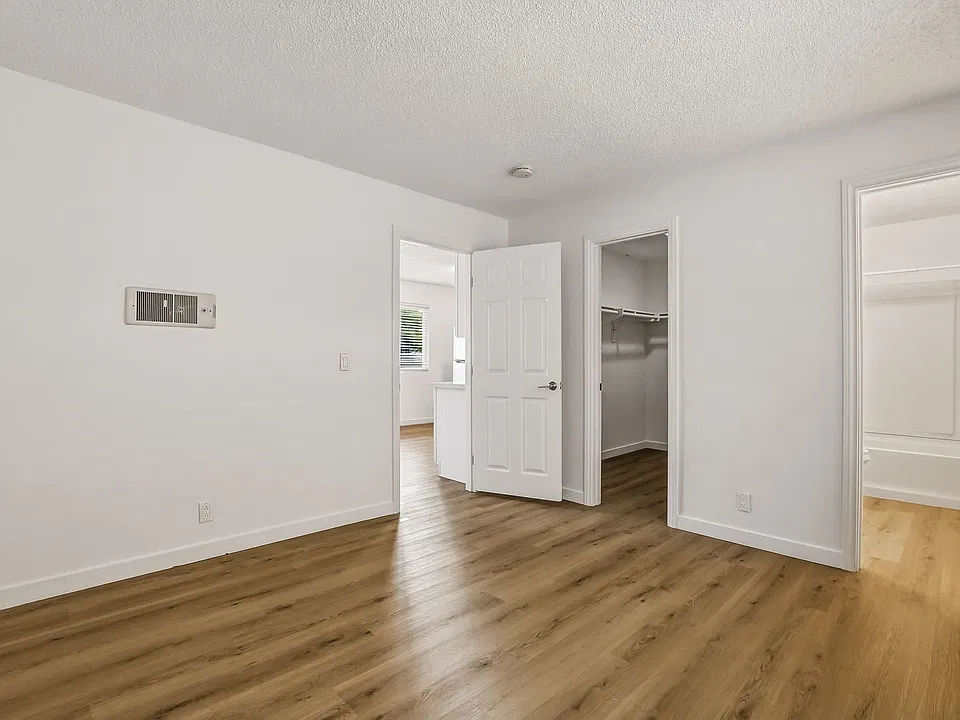 4428 Delta St #8