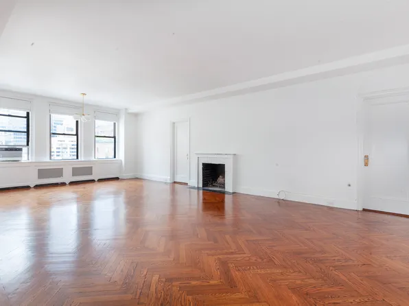 215 Madison Avenue image 1 of 7