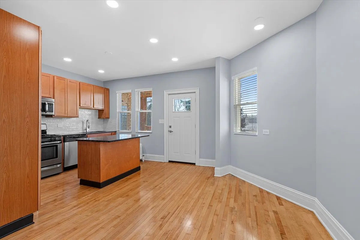 2 bed, $1,900 — Photo 3