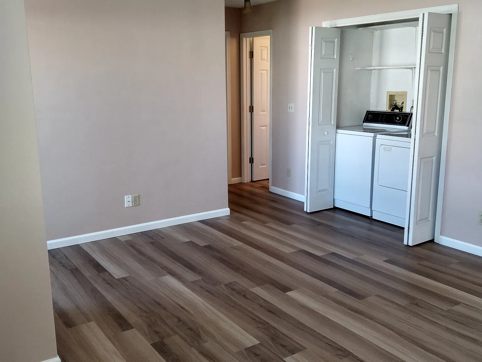 2 bedroom Deer Park duplex. — Photo 4