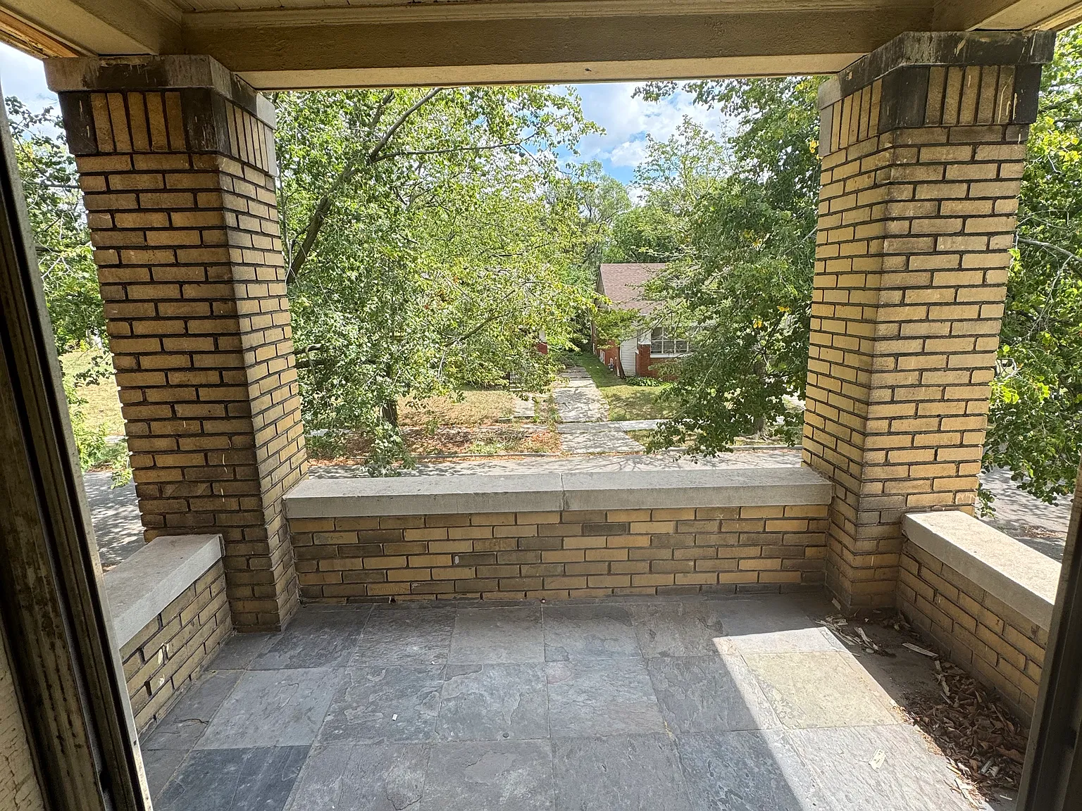 2 bed, 977 sqft, $1,000 — Photo 2