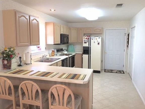 4th image of 1342 Kiowa Dr E