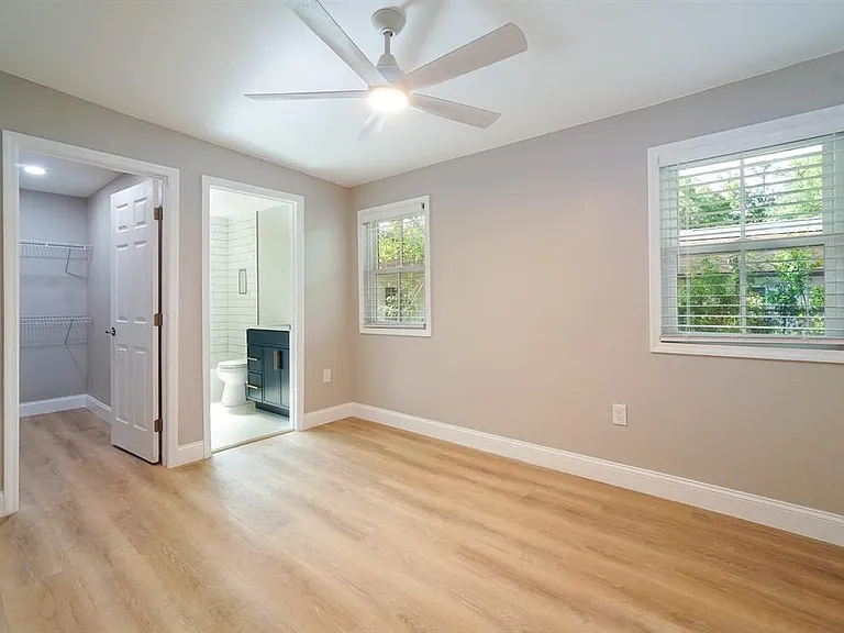 437 N Shine Ave — Photo 9