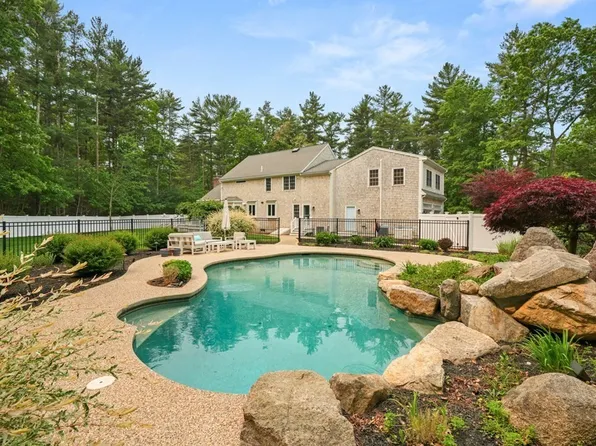 211 Vine St, Duxbury, MA 02332