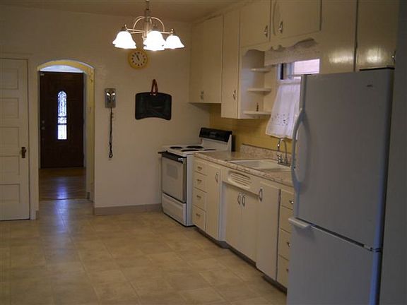 4th image of 904 E Evans Ave