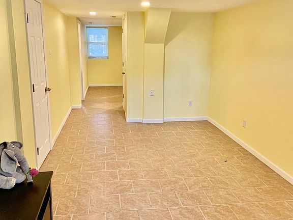 4th image of 825 Hoffman Pl #1