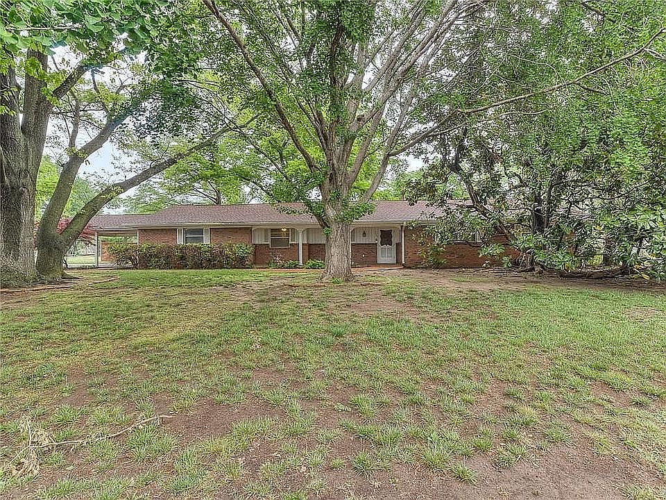 1st image of 2649 Osborne Dr
