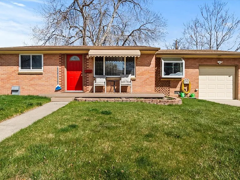 5136 Johnson St — Photo 1
