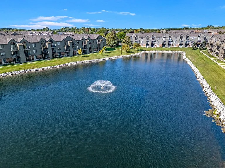 Oak Shores Apartments — Photo 52