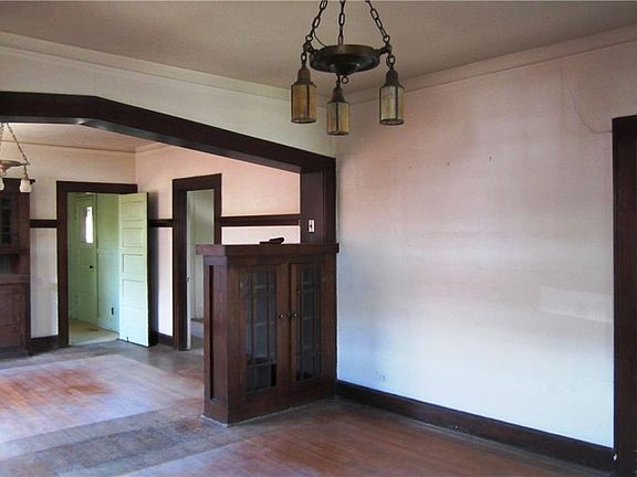 3rd image of 2865 Pershing Dr