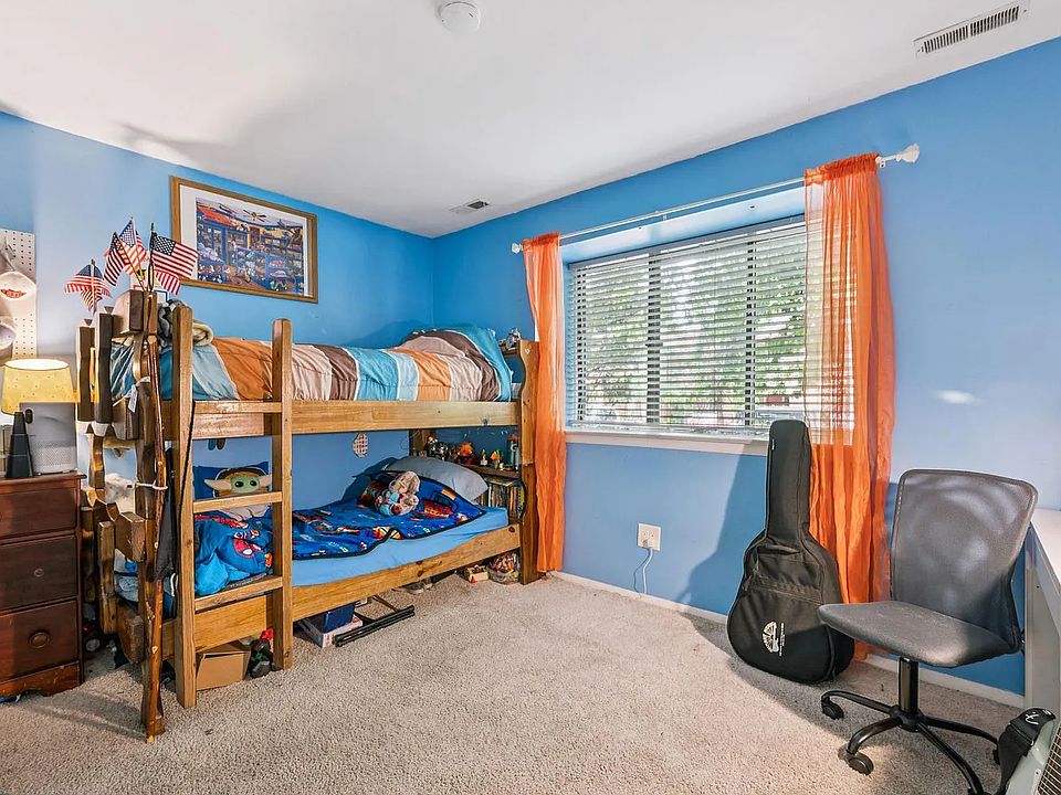 Kids bedroom.