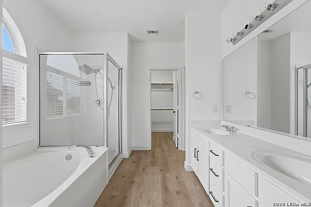 2429 Angelina Dr — Photo 17