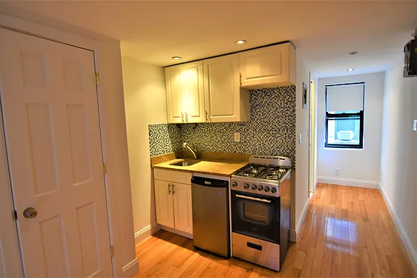 Rented by Buchbinder & Warren | media 3