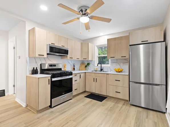 7829 West Palmetto AVENUE, Milwaukee, WI 53218