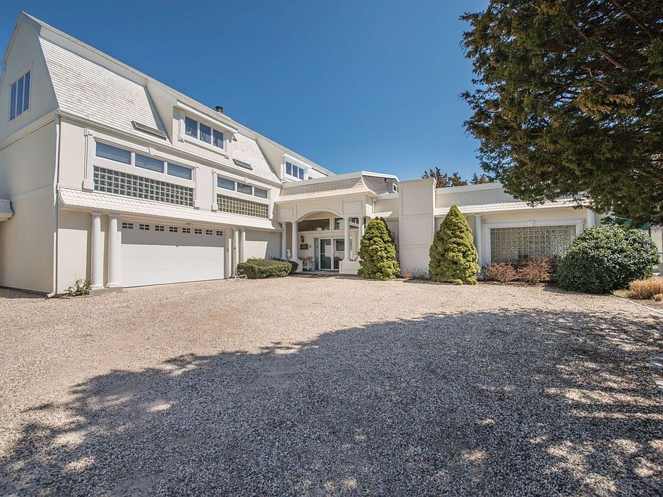 1st image of 42 Quaquanantuck Ln