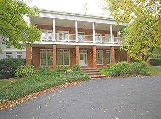 2830 N Geyer Rd, Saint Louis, MO 63131