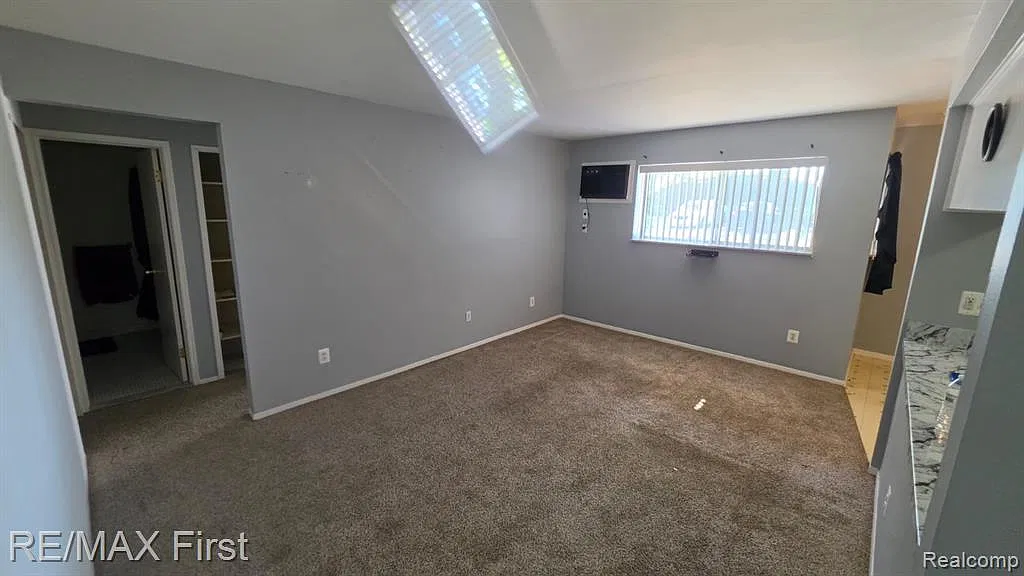 1 bed, 1.0 bath, 749 sqft, $1,000 — Photo 4