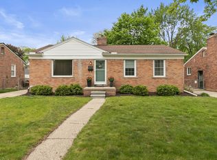 32818 Vermont St, Livonia, MI 48150