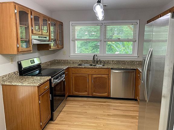 3rd image of 6518 Deerings Ln