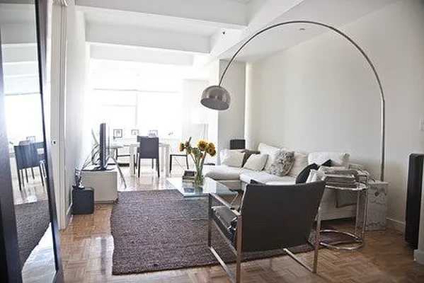 Rented by The World Wide Group | media 7