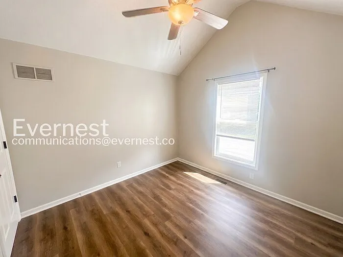 1902 Brent Ln — Photo 13