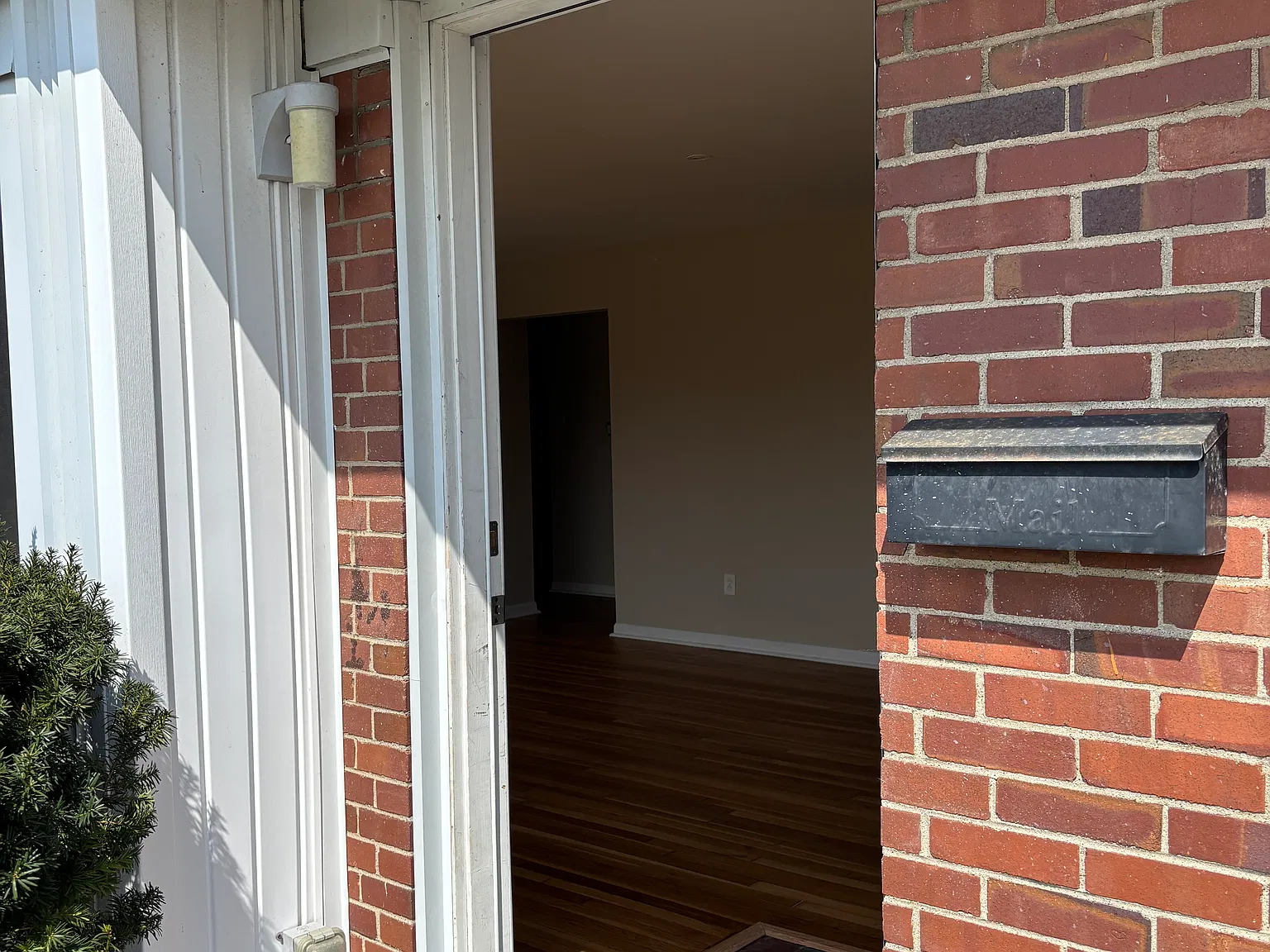 3 bed, 1200 sqft, $2,000 — Photo 1