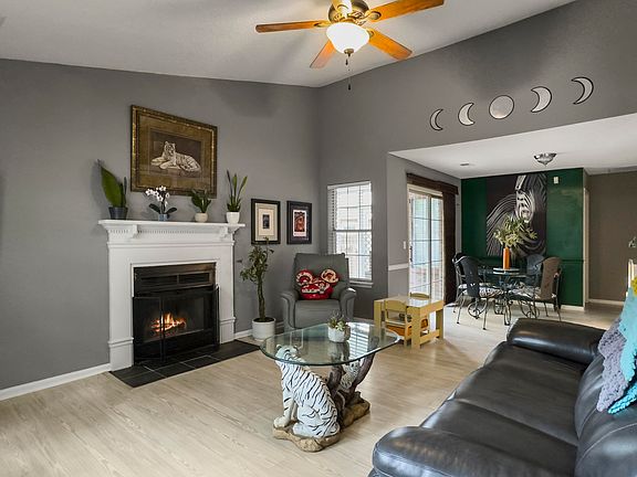 3rd image of 8530 Bentwood Dr