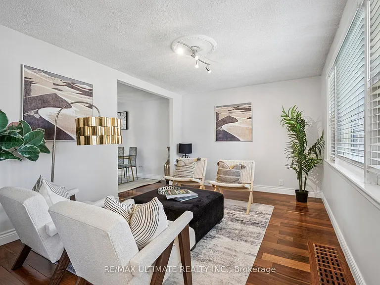 34 Compton Cres #MAIN — Photo 4