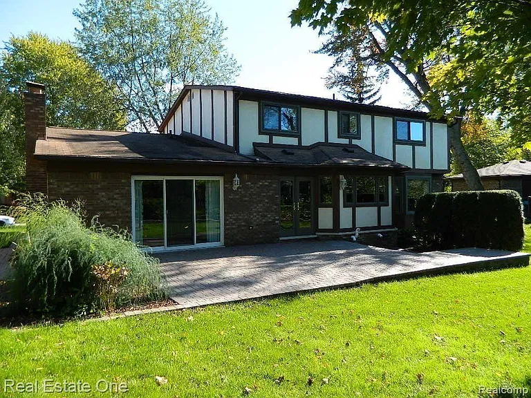 6927 Northpoint Dr — Photo 3