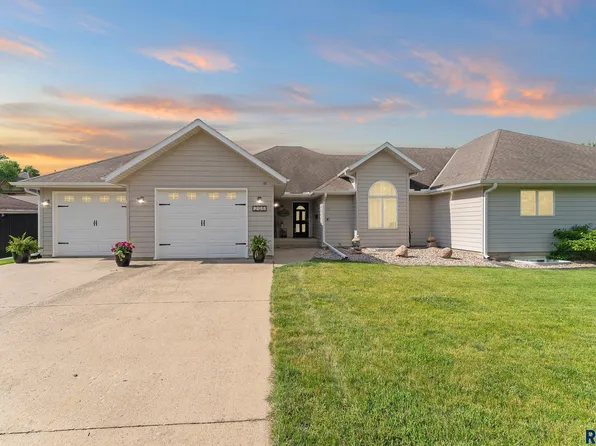 205 E Oak St, Beresford, SD 57004