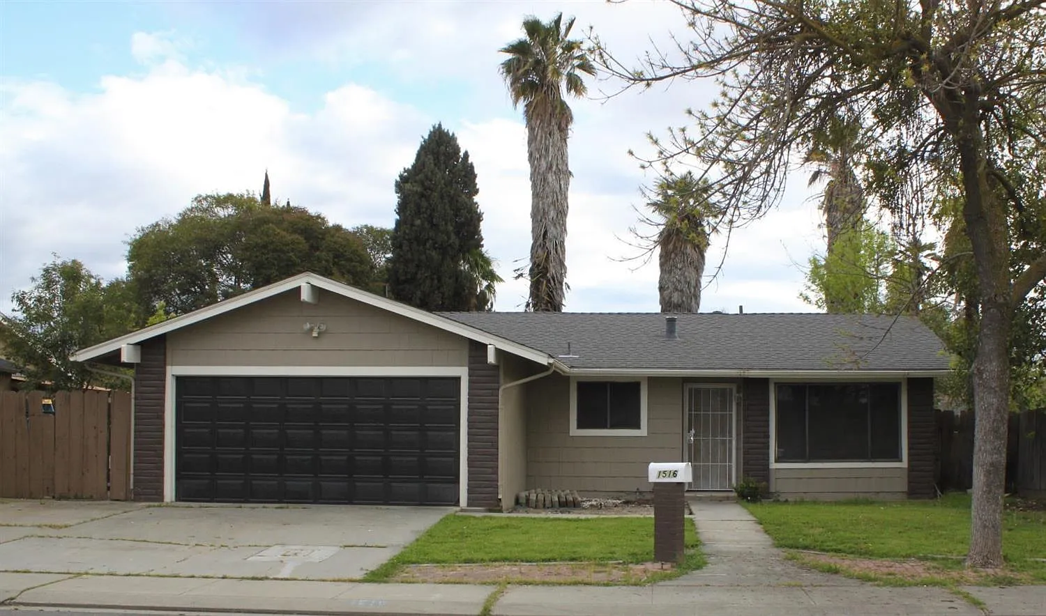 1516 Montecito Ave photo 1