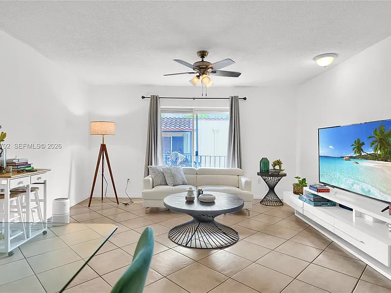 10786 N Kendall Dr #D18 — Photo 3