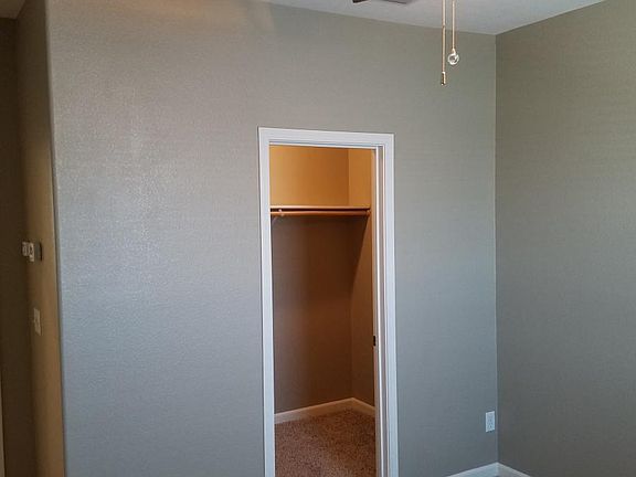 Master Bedroom w/ walk-in