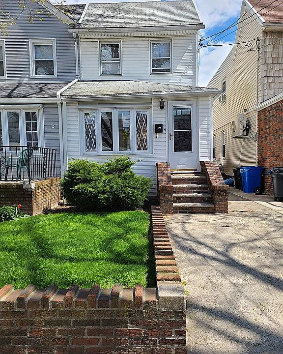Well kept exterior, carport
