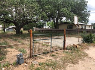 204 9th St, Natalia, TX 78059