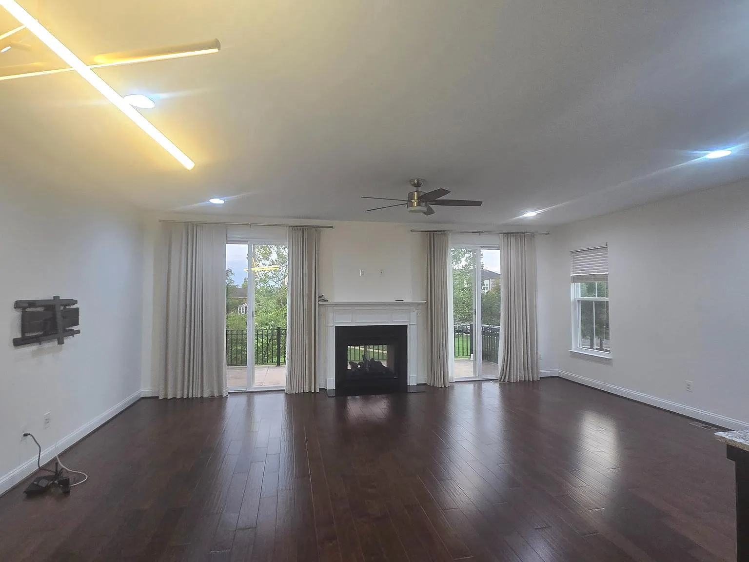 4 bed, 5.0 bath, 3019 sqft, $3,800 — Photo 4