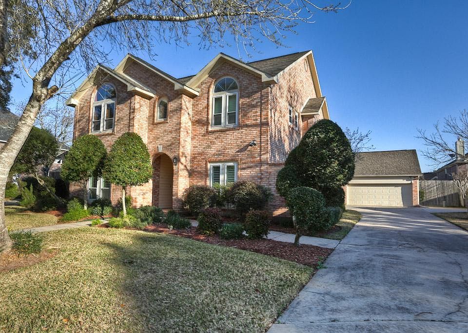 1st image of 407 Silverstone Dr