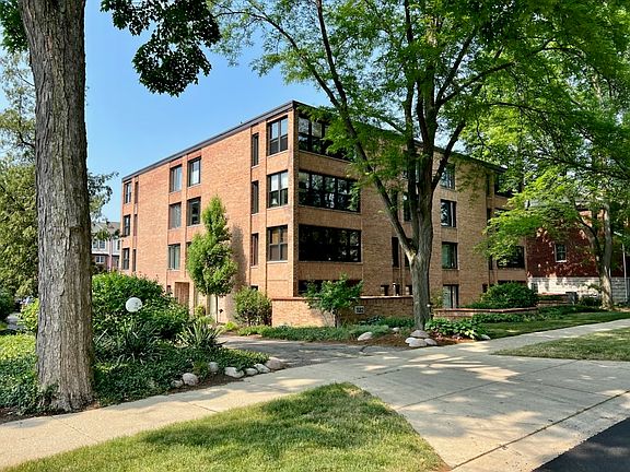 2nd image of 1132 Curtiss St APT 4D