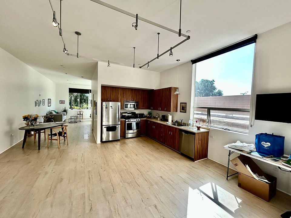 1st image of 901 Olive St #102