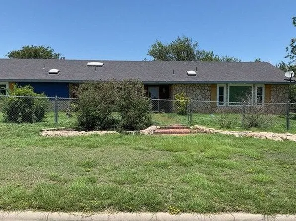 1010 W 8th St, Clarendon, TX 79226