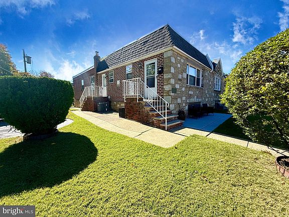 3rd image of 7836 Lorna Dr