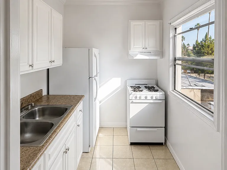 1414 N Hobart Blvd #14 — Photo 4