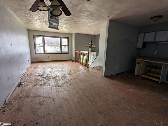 4th image of 103 W Sherrie Ln