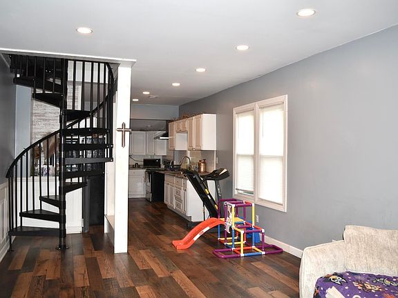4th image of 411 19th St W