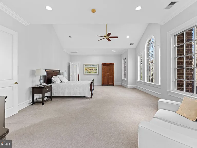8541 Old Dominion Dr — Photo 44